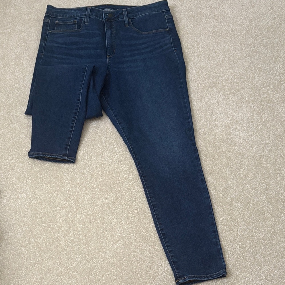 NWOT - GAP Women's Deep Blue Skinny Jeans
